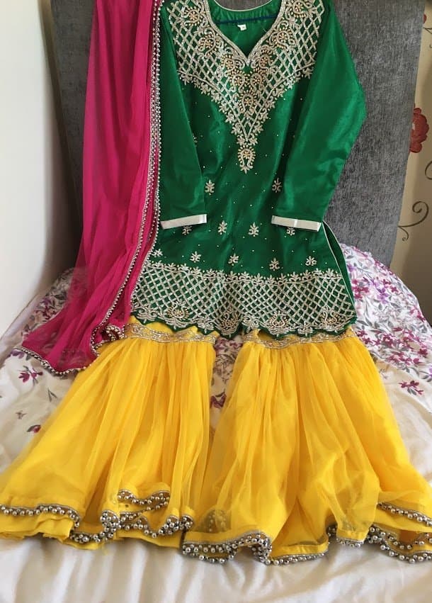 Mendhi outfits thumbnail 3