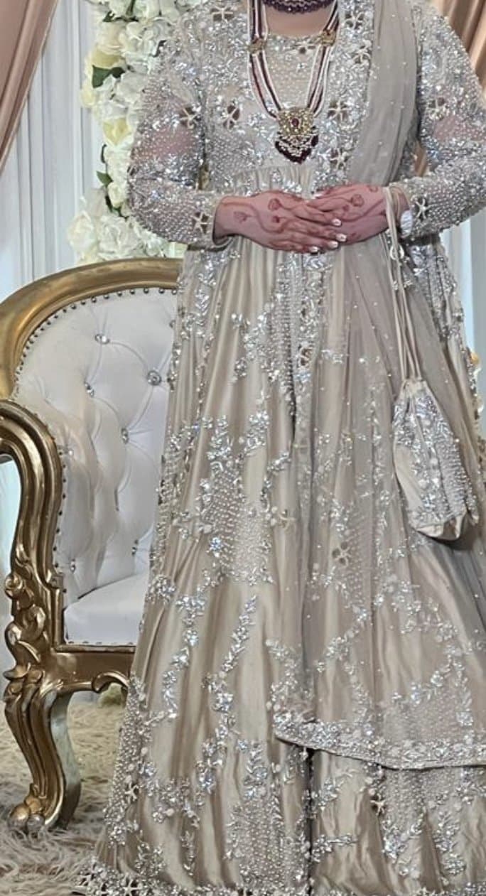 Asian bridal outfit gold and white thumbnail 2