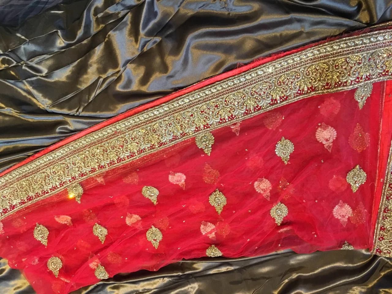 Red bridal lehenga thumbnail 4