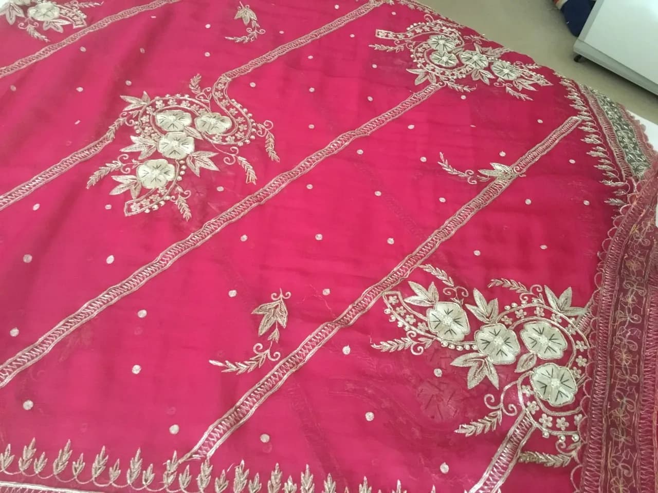 Stunning Like New Lafies Chiffon Shawl thumbnail 2