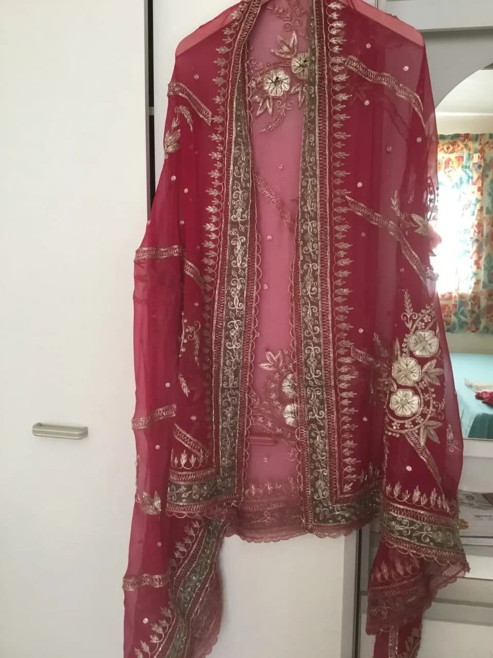 Stunning Like New Lafies Chiffon Shawl thumbnail 4