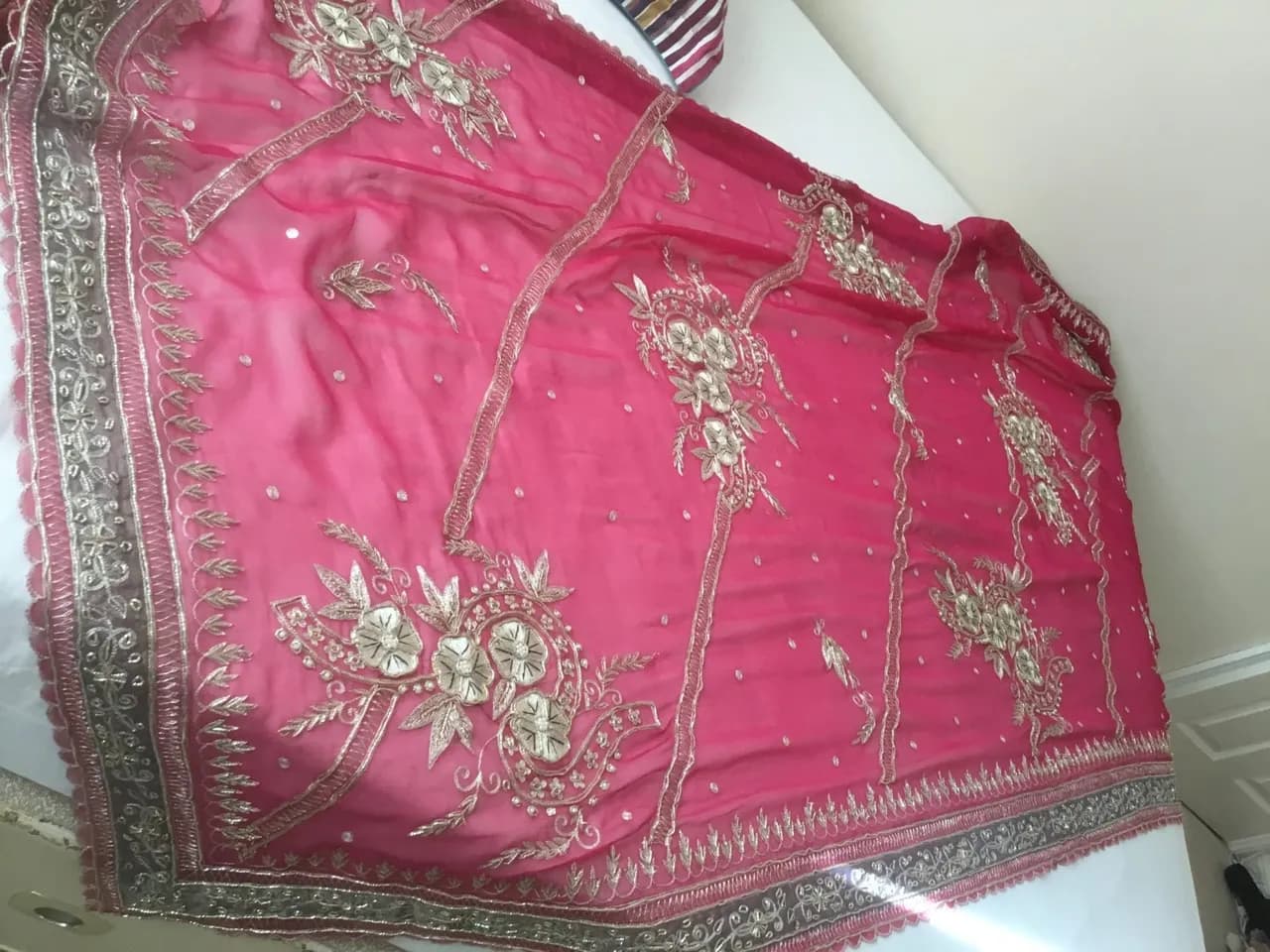 Stunning Like New Lafies Chiffon Shawl thumbnail 5