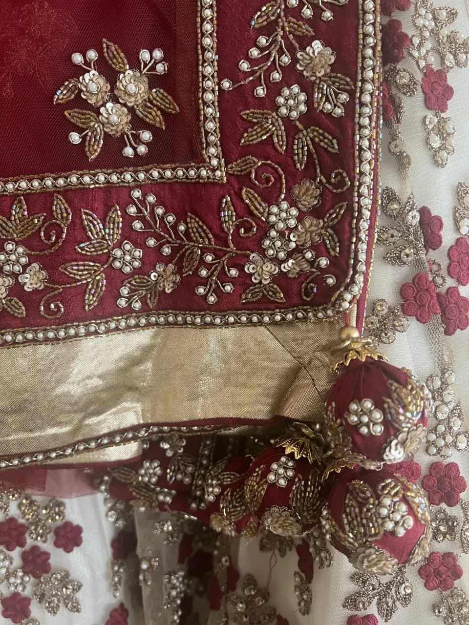 Beautiful wedding dress thumbnail 5