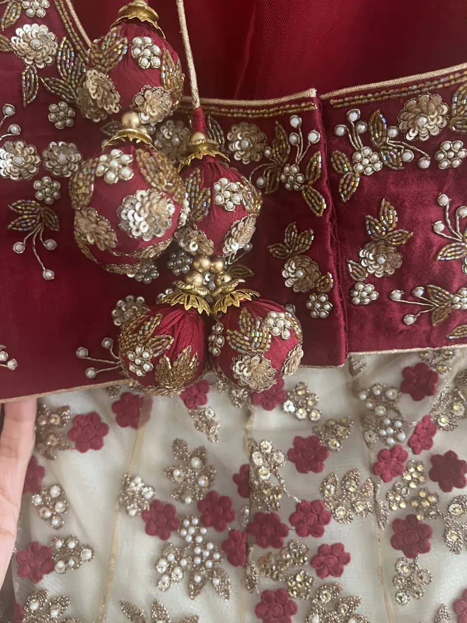 Beautiful wedding dress thumbnail 3