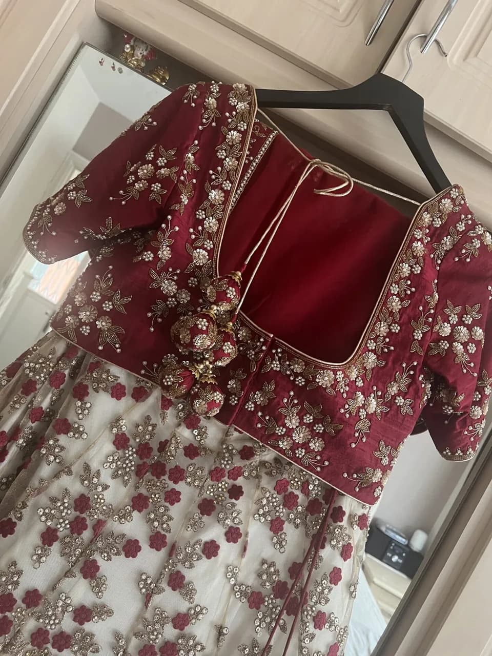 Beautiful wedding dress thumbnail 2