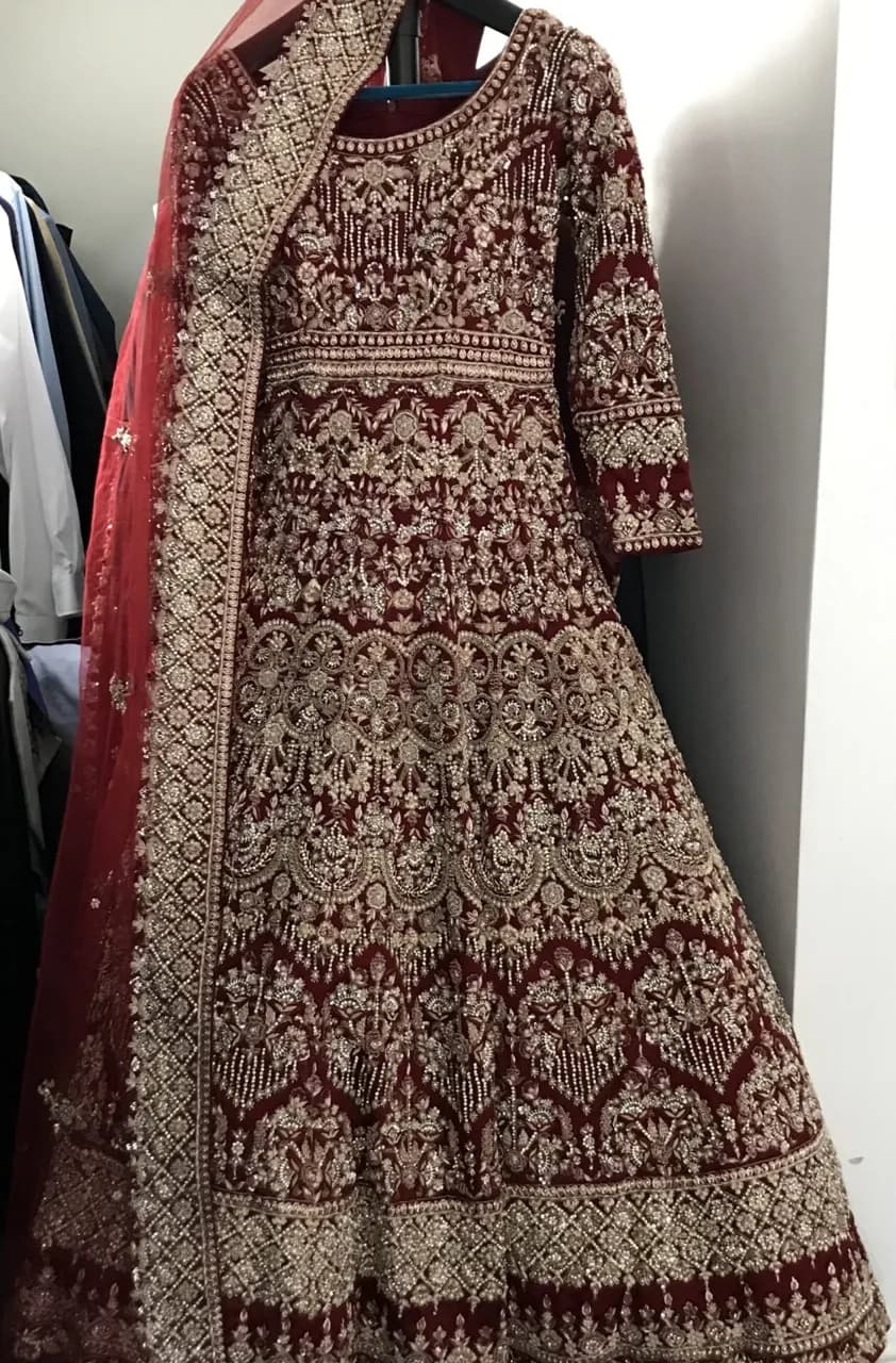 Asian Bridal Dress (with accessories) thumbnail 3