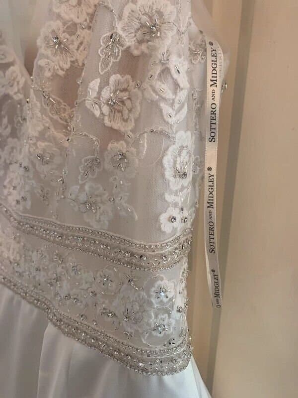 wedding dress size 10-12 thumbnail 2