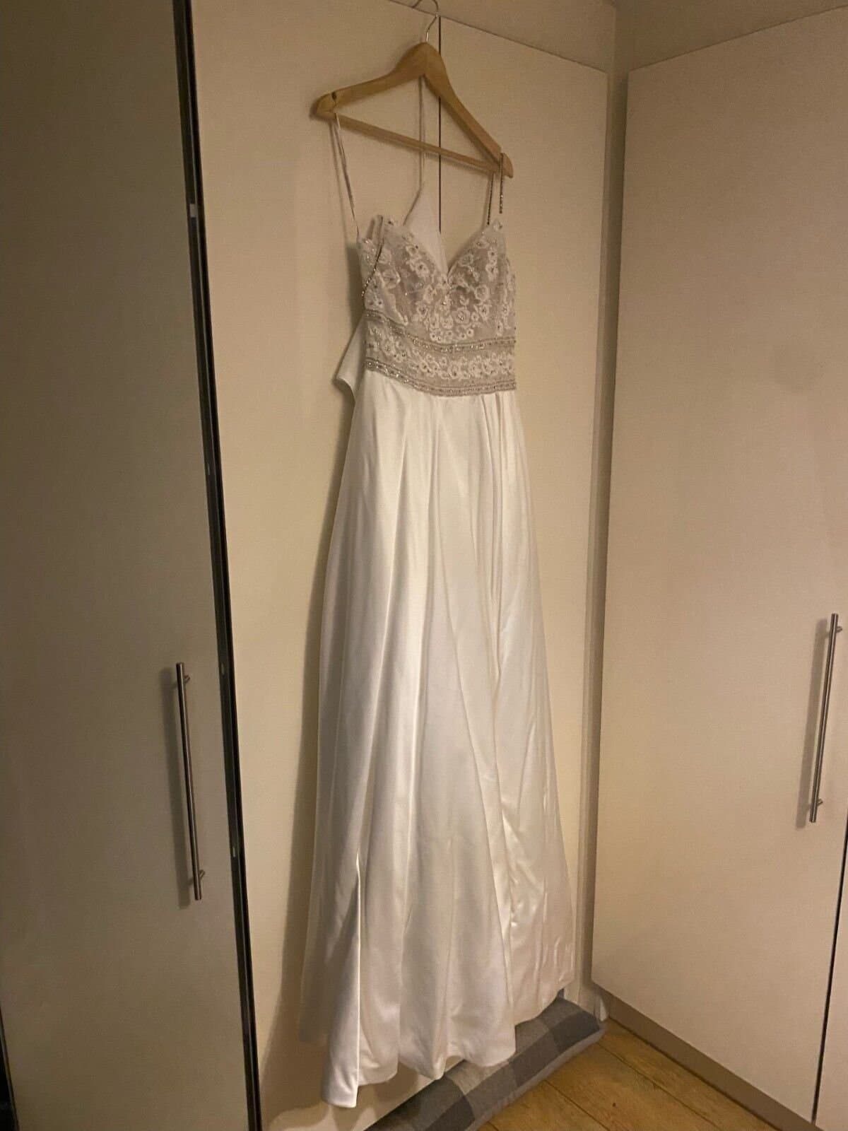 wedding dress size 10-12 thumbnail 3