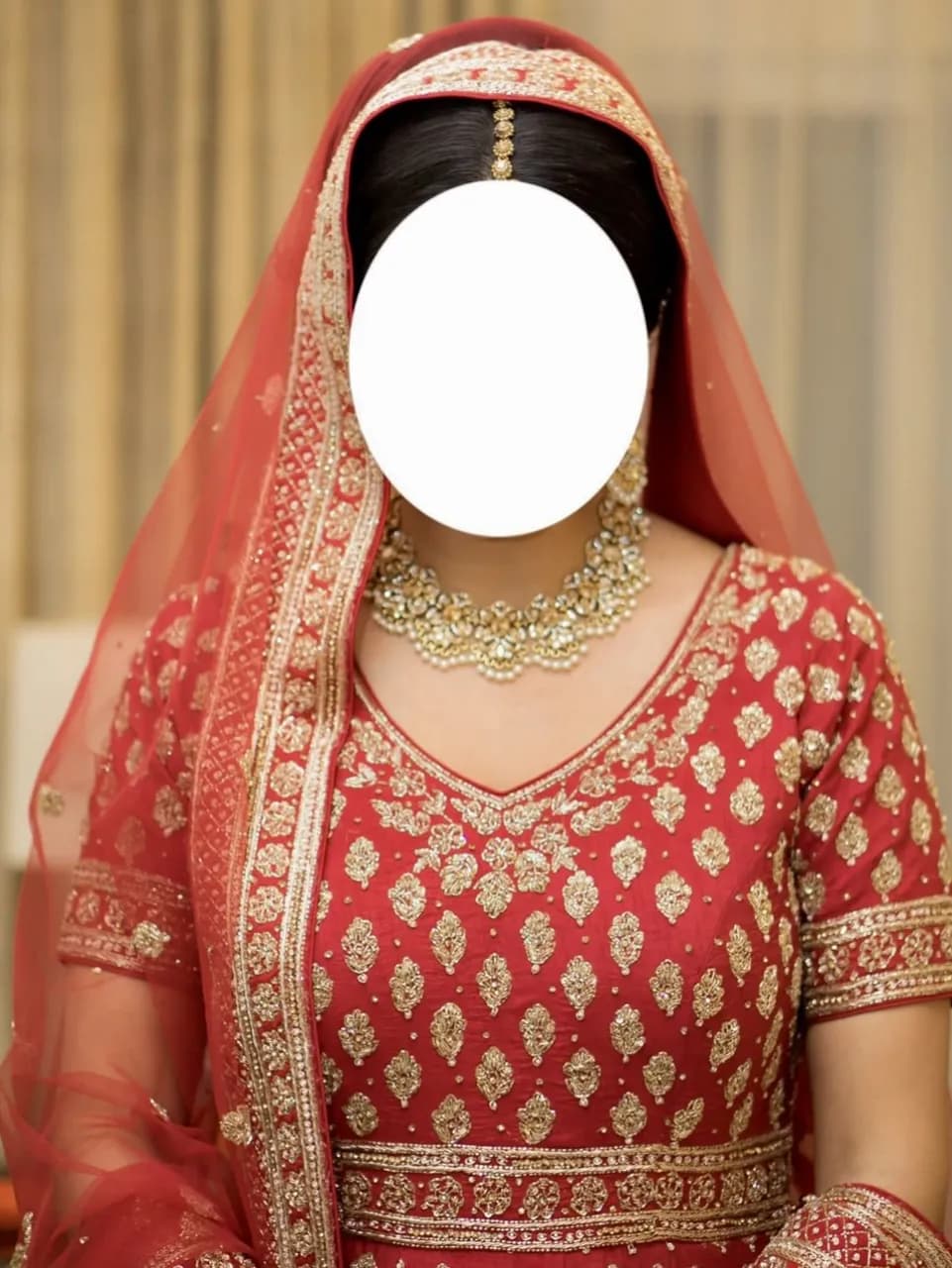 Stunning Red Bridal Gown thumbnail 5