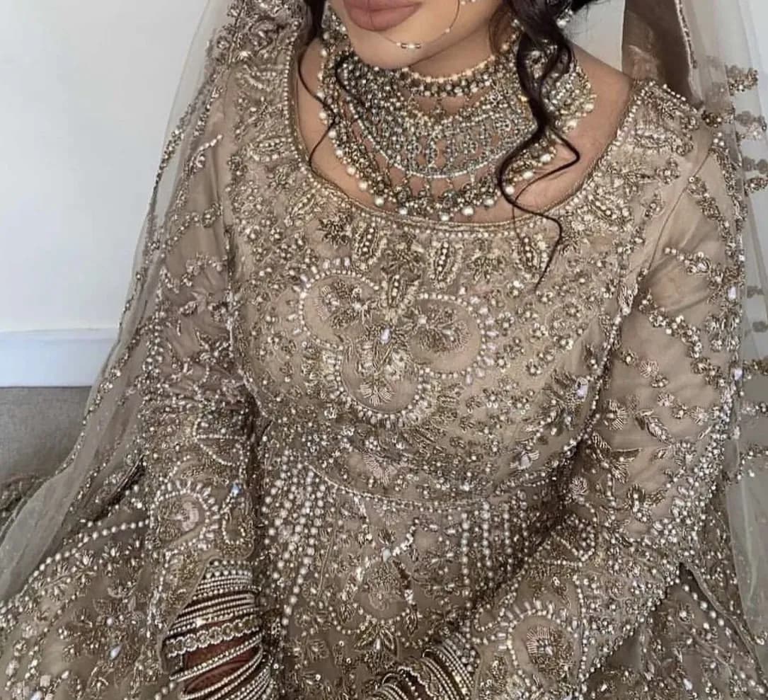 Stunning wedding dress for a beautiful bride