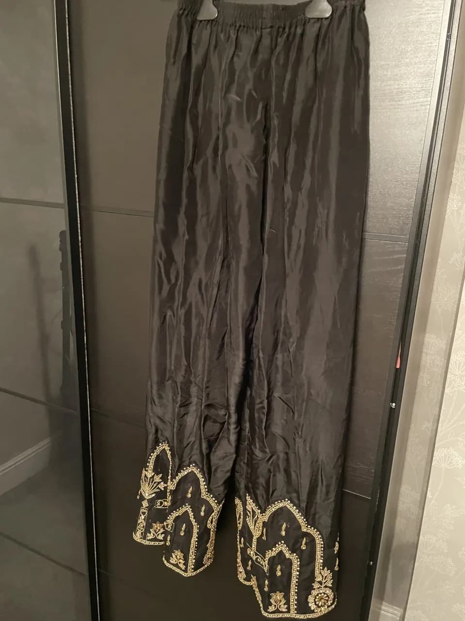 Black and gold Suit thumbnail 2