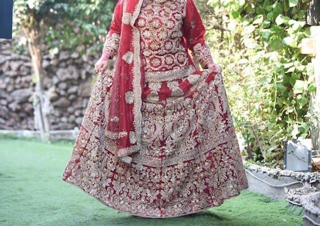 Pakistani Bridal Lehenga Red and Gold thumbnail 3