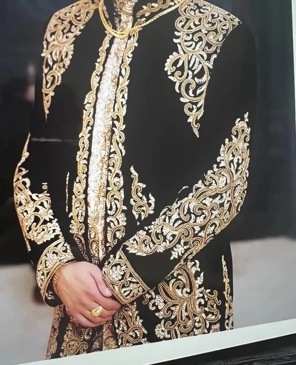 Men’s sherwani thumbnail 2