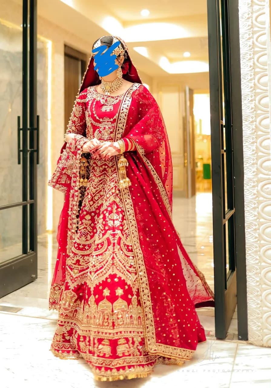 RED BARAT DAY LEHENGA thumbnail 3