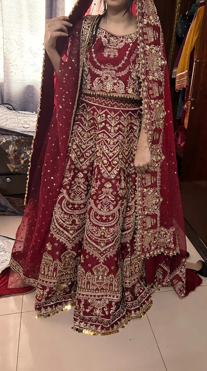 RED BARAT DAY LEHENGA thumbnail 4