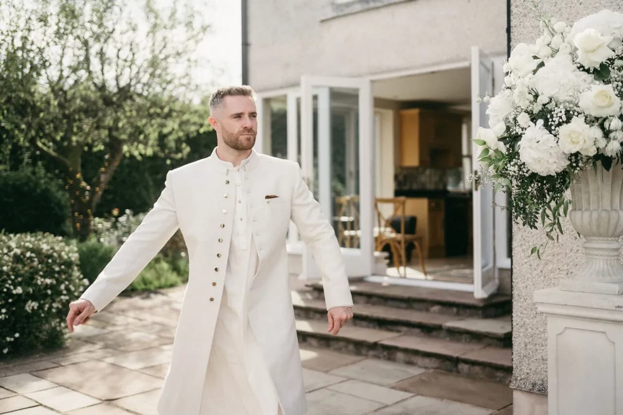 Cream/Off-white Grooms Sherwani and Gold Shawl size M thumbnail 2