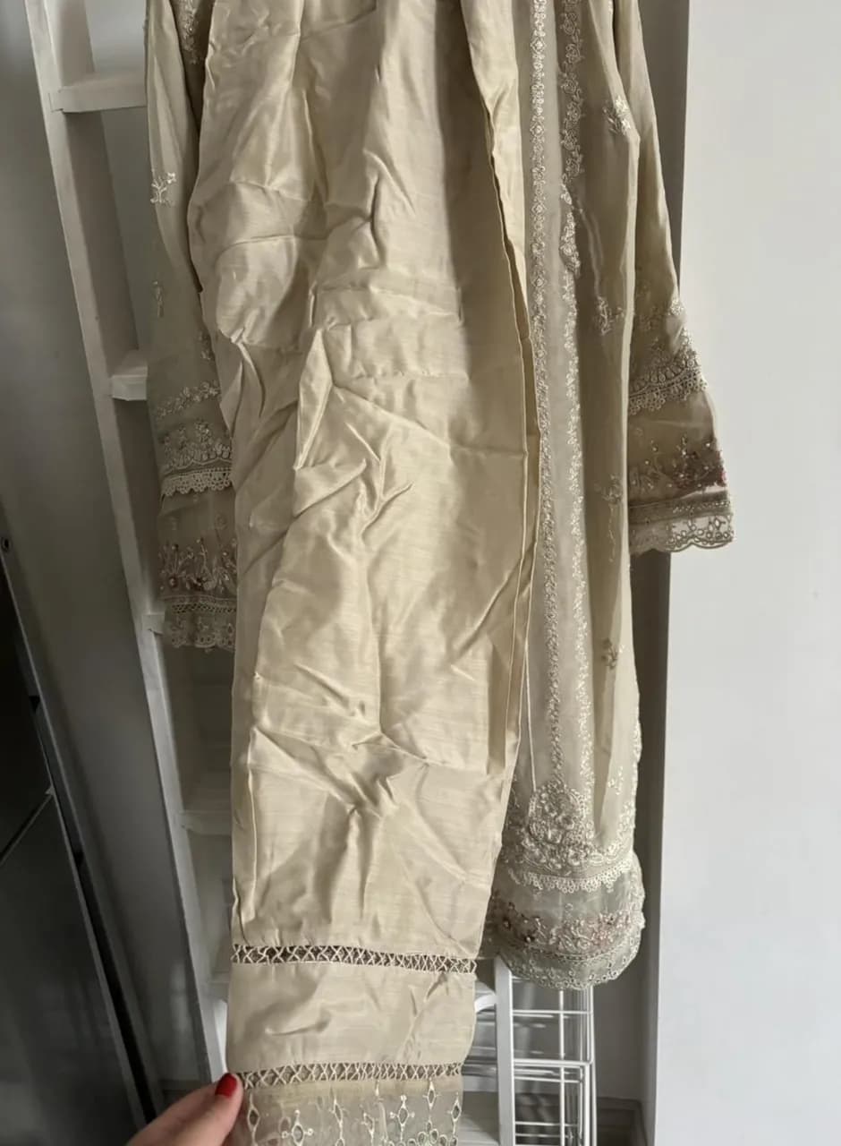 Pakistani suit thumbnail 4