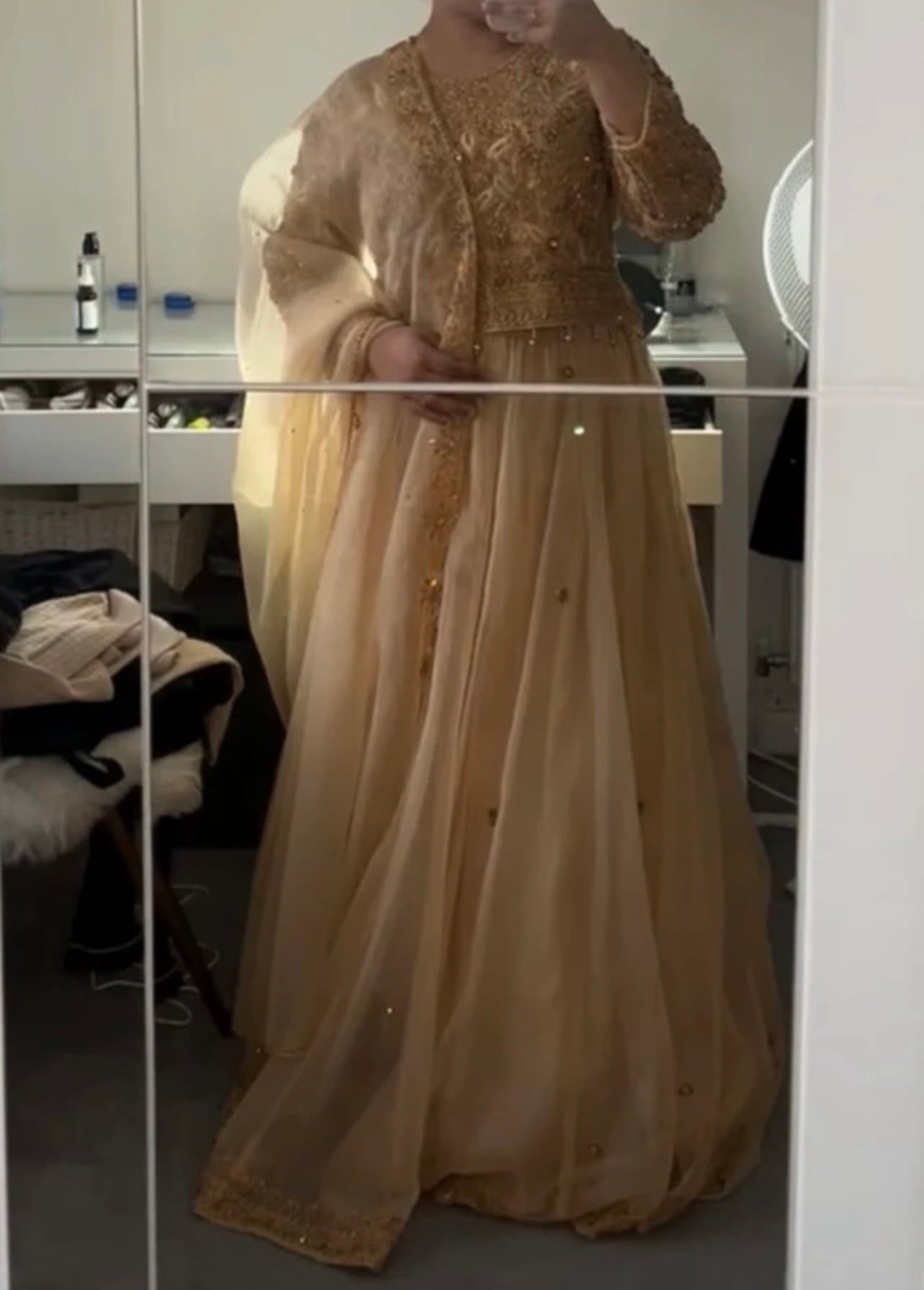 Gold Lehenga thumbnail 2