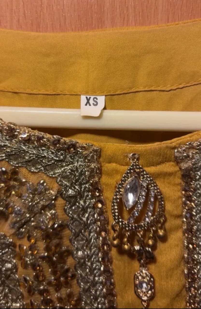 Brides mehndi dress thumbnail 2