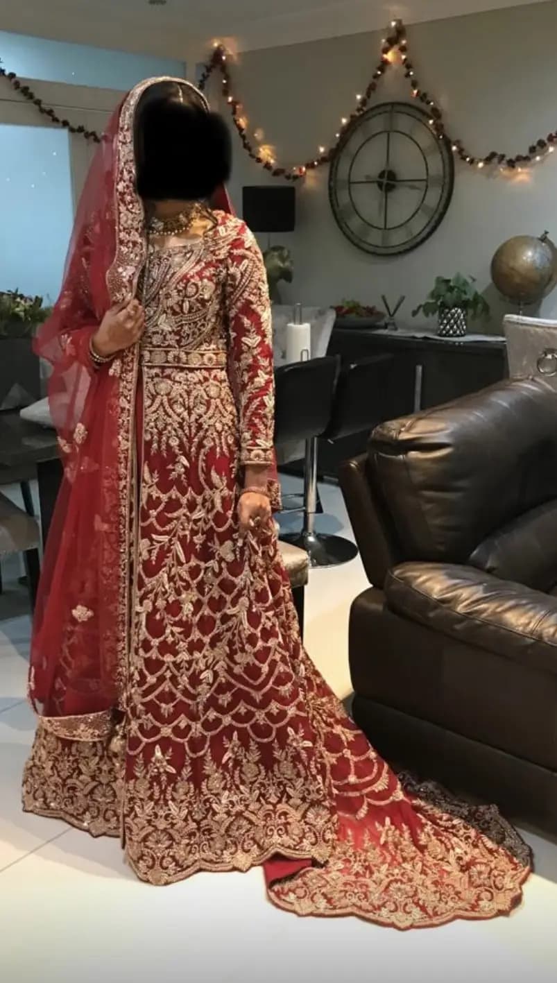 Red Wedding dress thumbnail 2