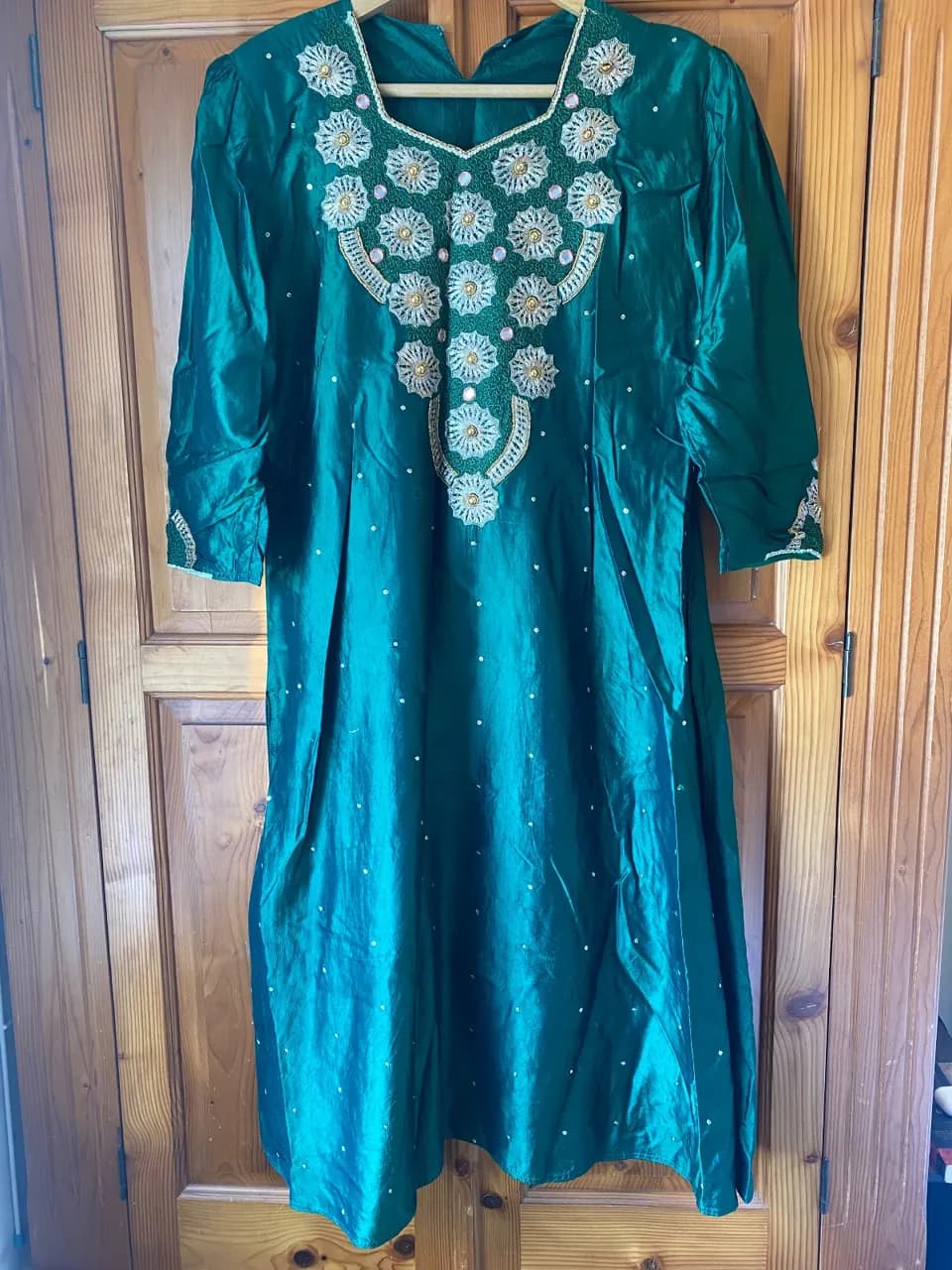 Emerald Green Embellished Traditional 2-Piece Outfit Silk - OBO — image 1