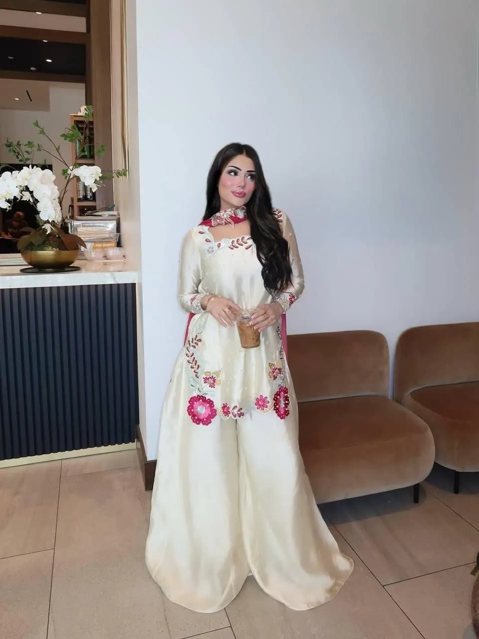 Women’s Salwar Kameez 3pc Set White Embroidered Pink Dupatta Size S — image 1