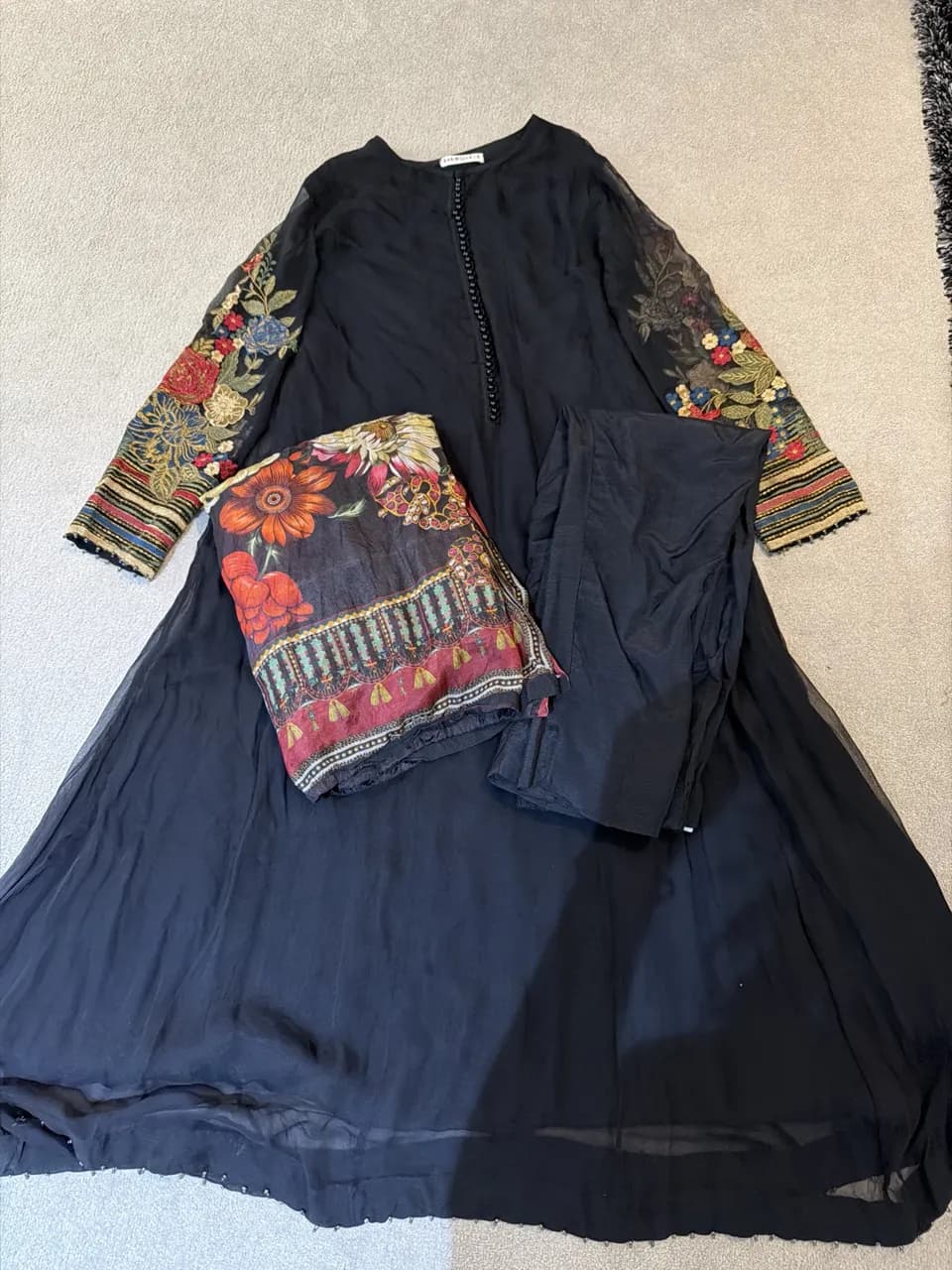Black 3 pcs baroque suit — image 1