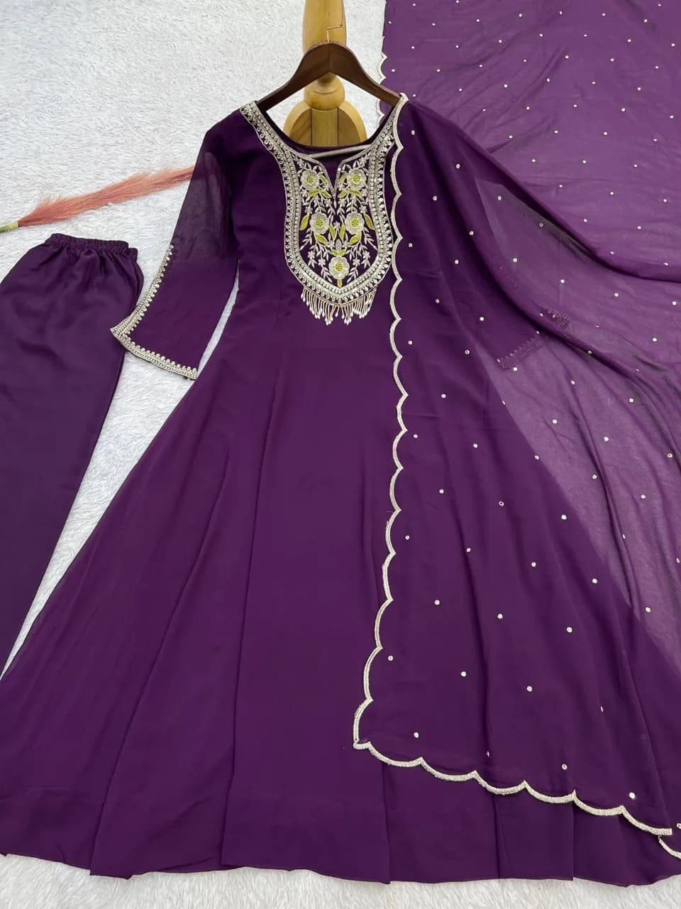 Women’s Salwar Kameez 3pc Set Embroidered Size Small — image 1