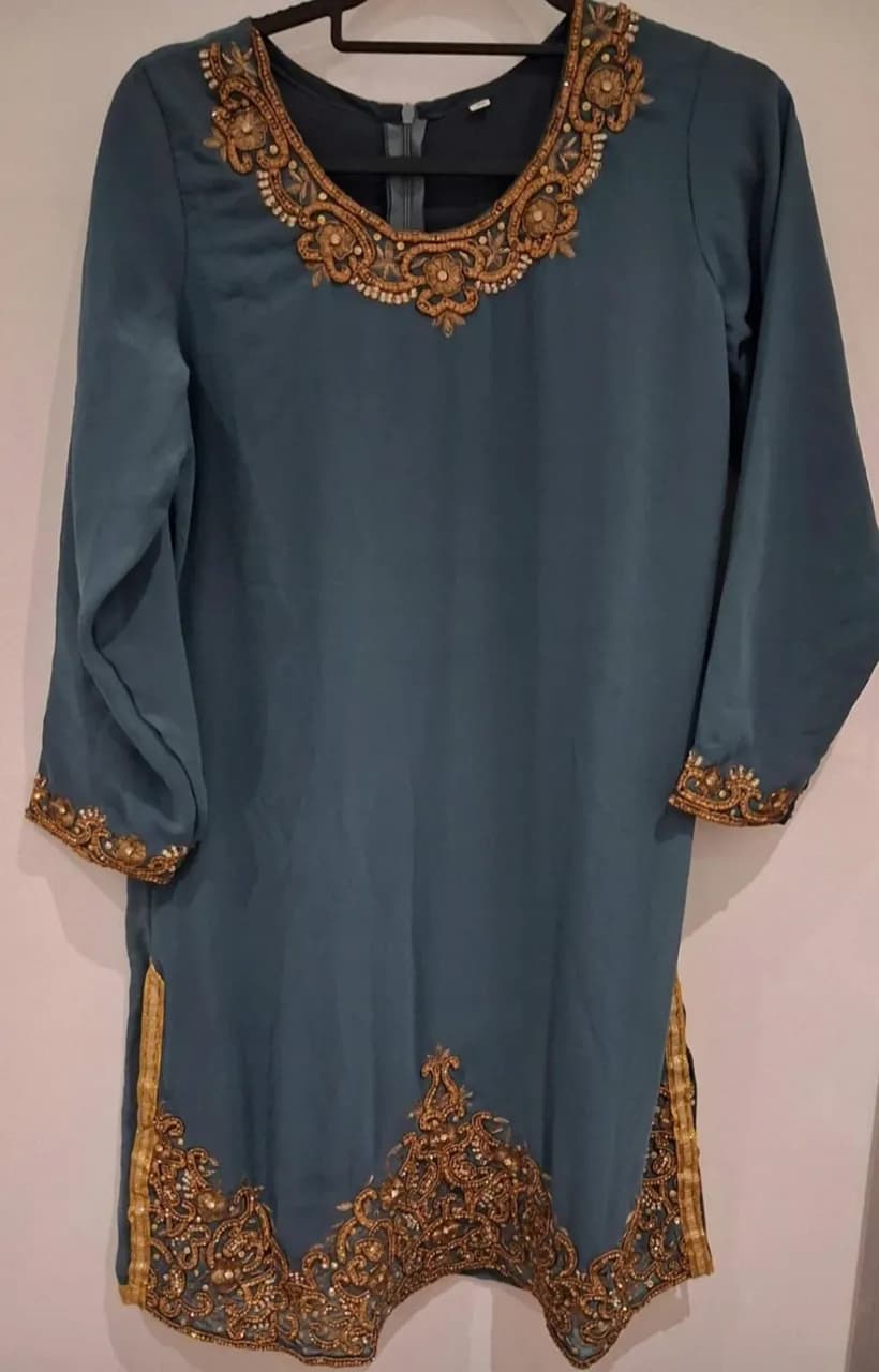 Elegant Grey & Gold Embroidered Kameez,Skirt & Dupatta set- Size 40 — image 1