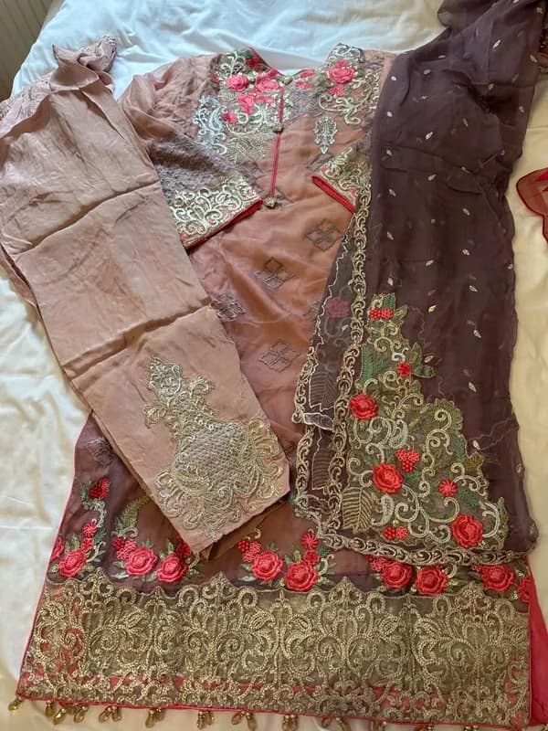 Stunning 3 piece embroidered suit front and back chiffon — image 1
