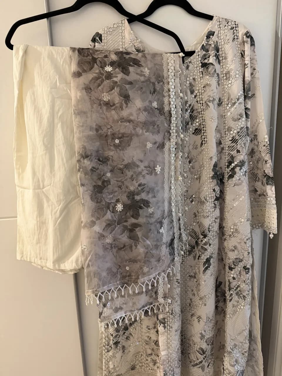 Kameez with wide leg trousers — image 1