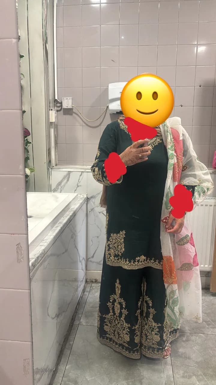 Gold and bottle green kameez with wide leg pants — image 1