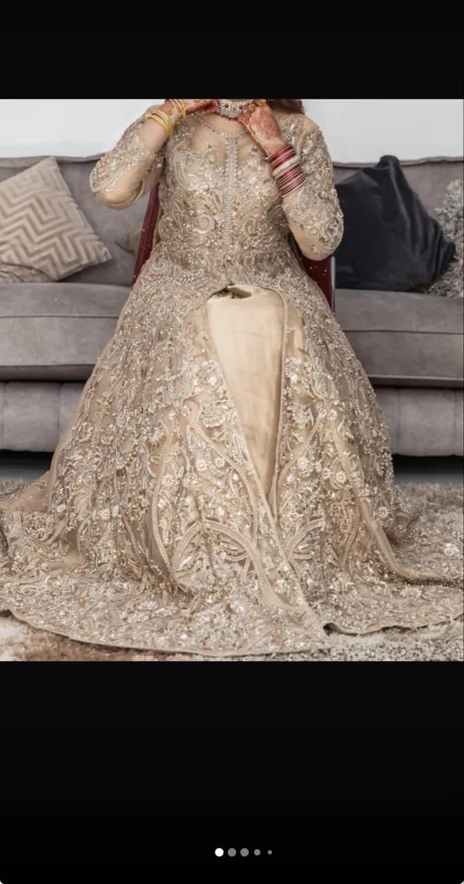 Gold wedding dress with maroon dupatta — image 1