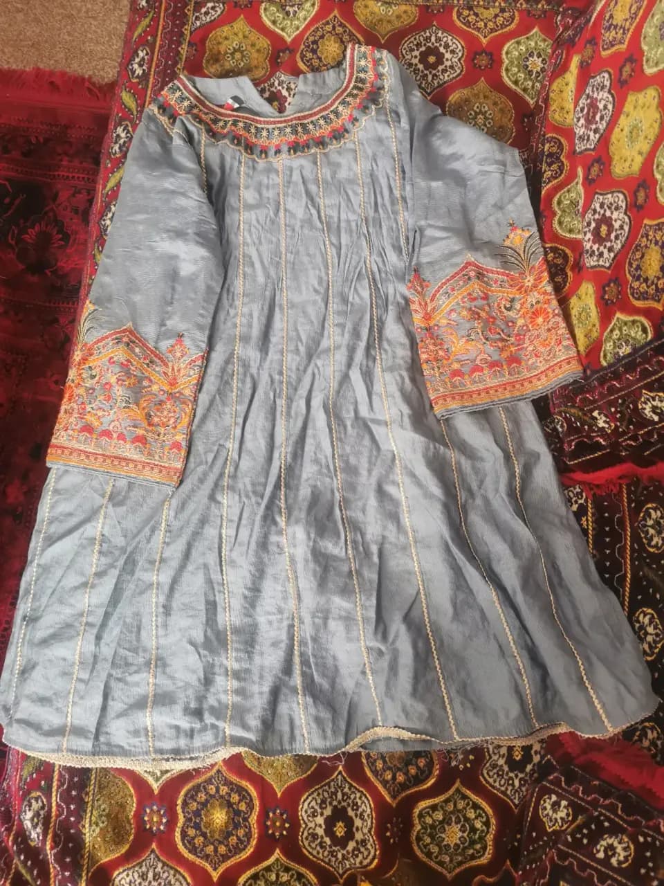 Traditional Embroidered 2-Piece Outfit