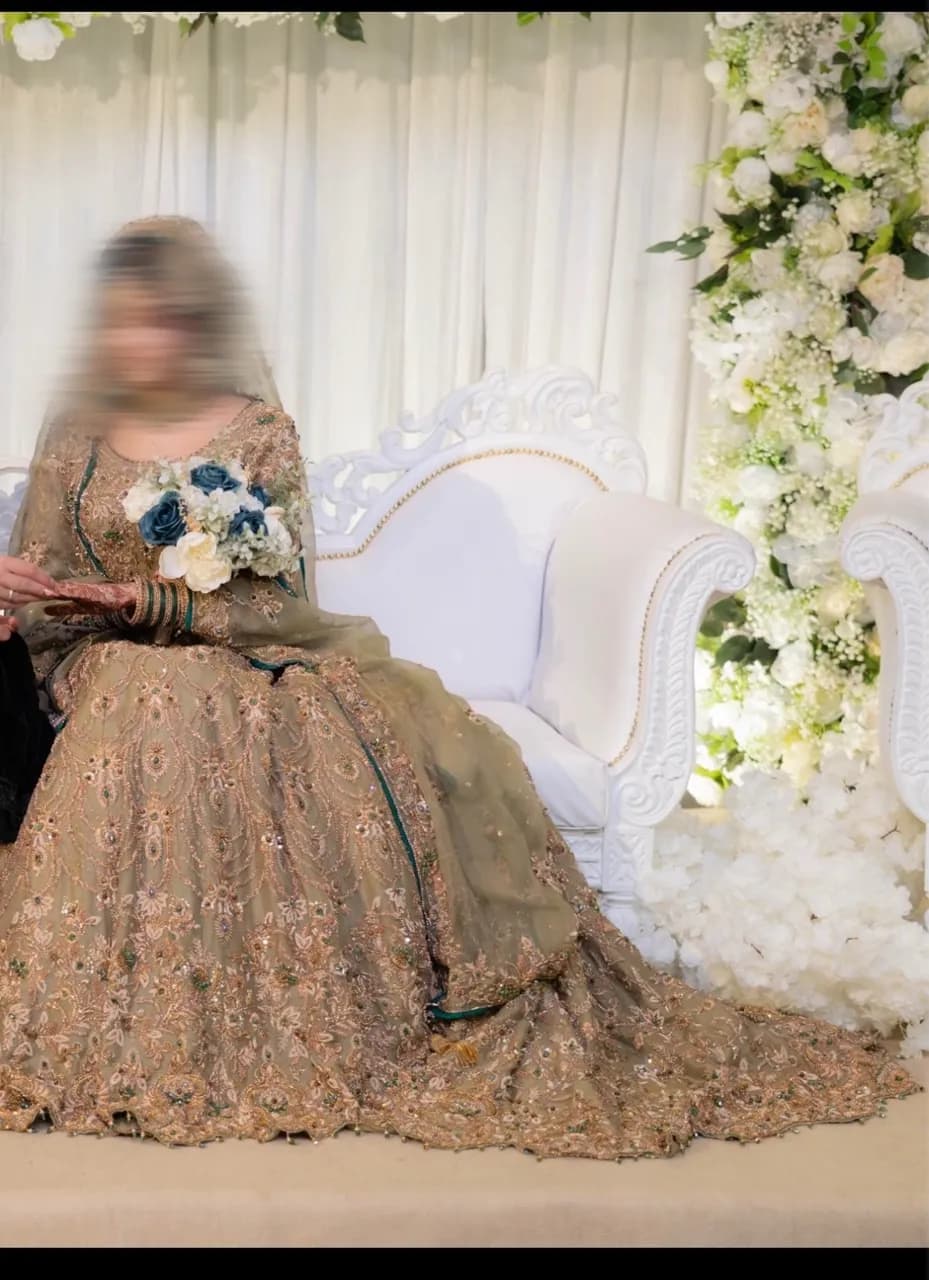 Green and Gold Bridal dress with Dupatta — image 1