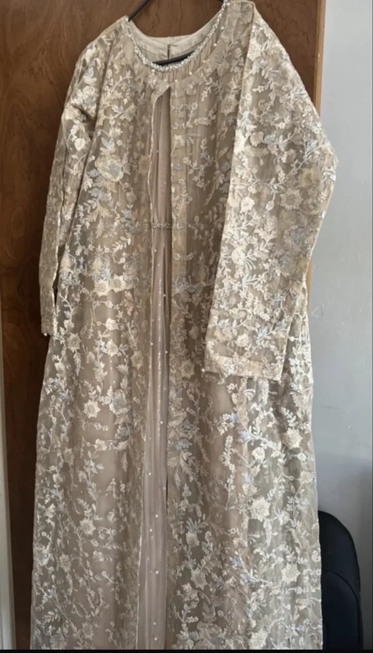 Threads and motifs gown — image 1