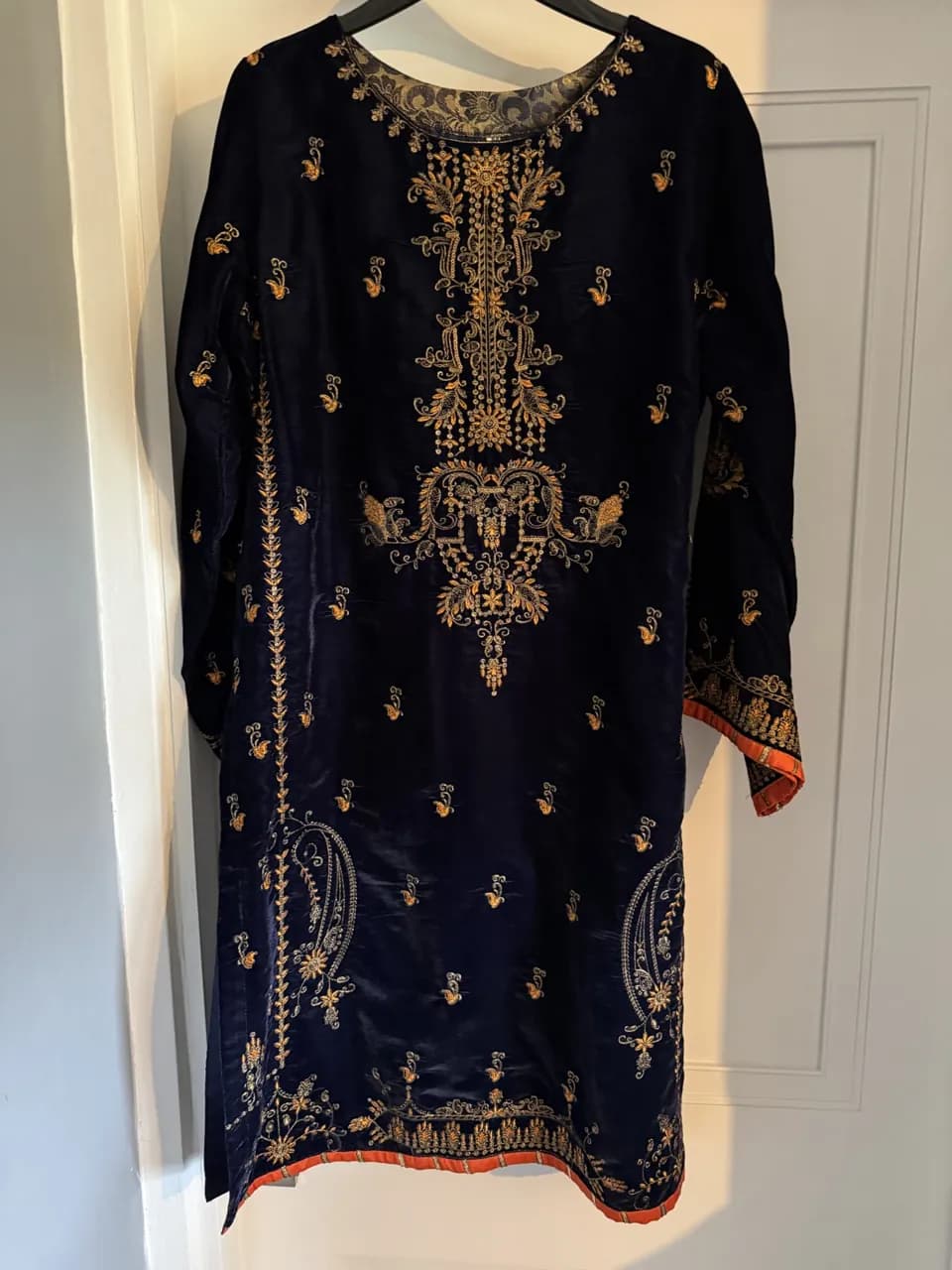 Velvet kurta with trouser and silk duppata — image 1
