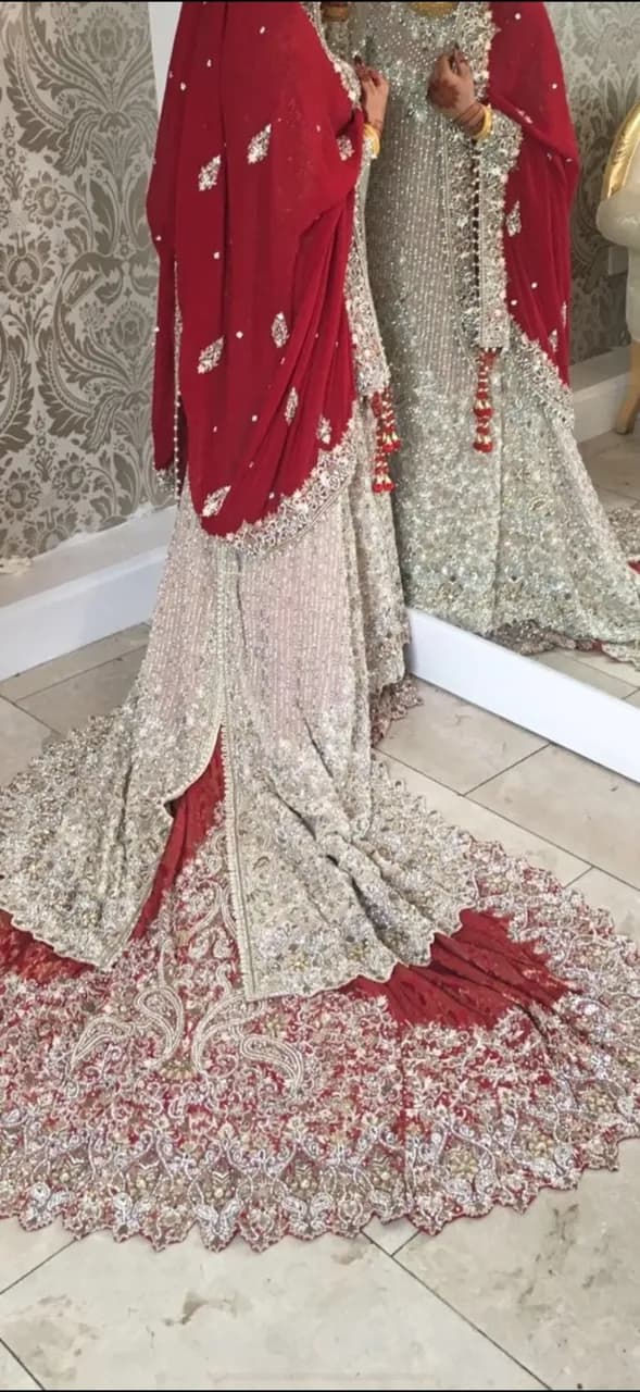 Bridal, heavy embroidery. — image 1