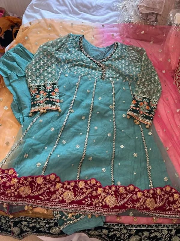 Stunning Embroidered Maria B 3 piece suit — image 1