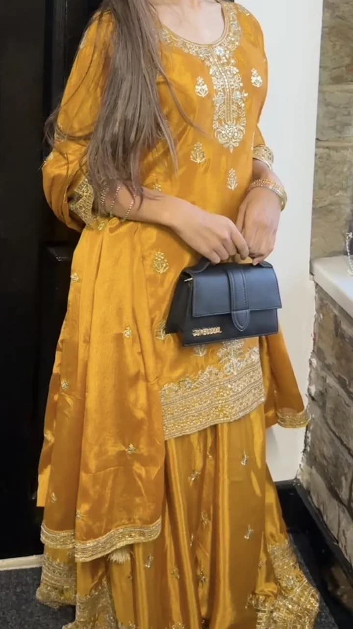 Mehndi Outfit — image 1