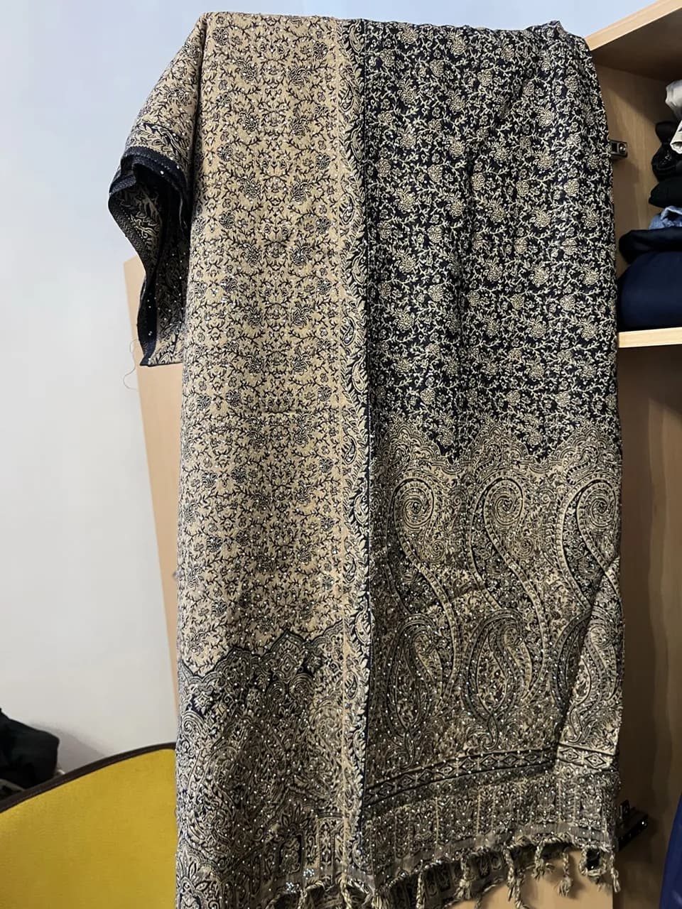 Detailed thick dupatta — image 1