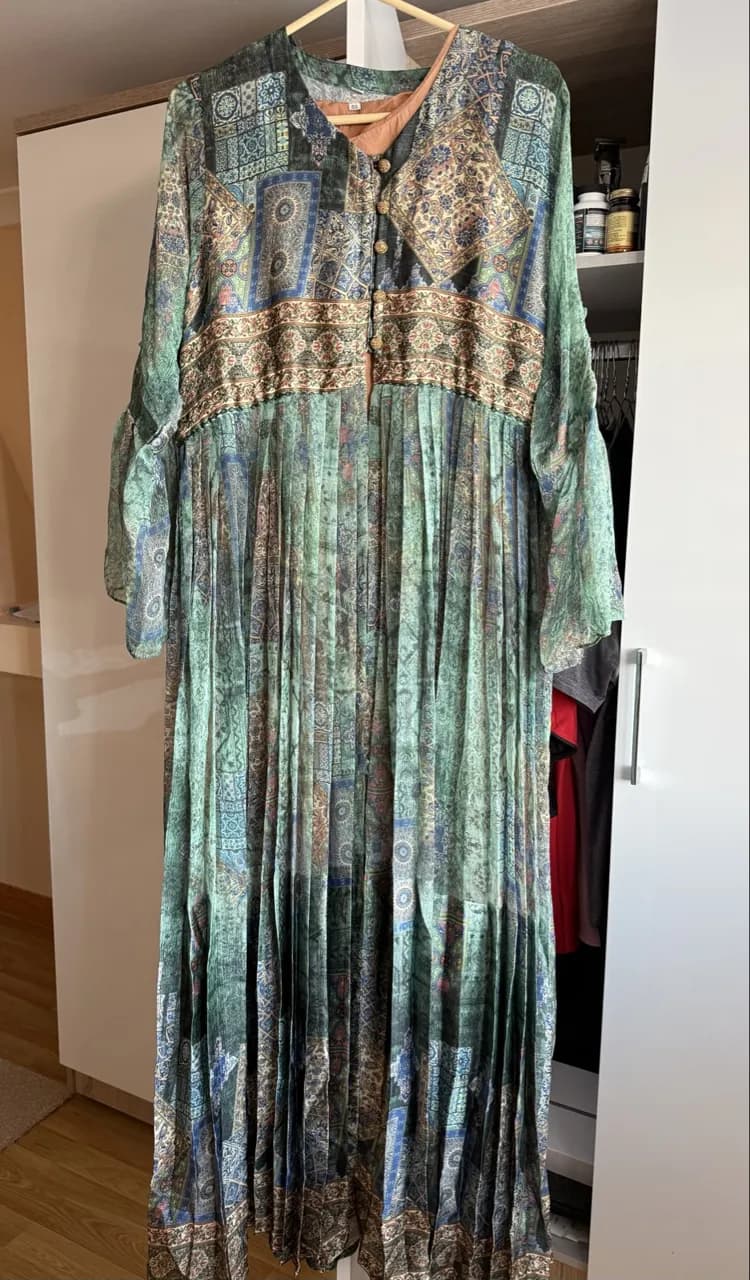 Green abaya with inner slip — image 1