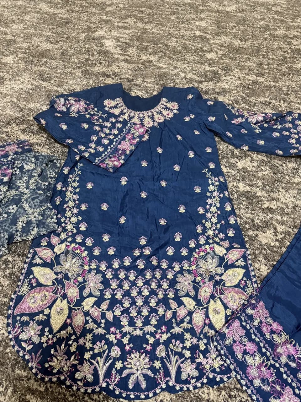 Occasionwear — image 1