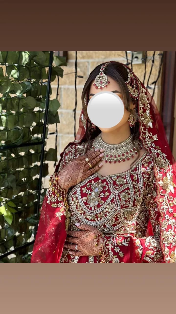 Bridal lengha with dupatta and jewellery — image 1