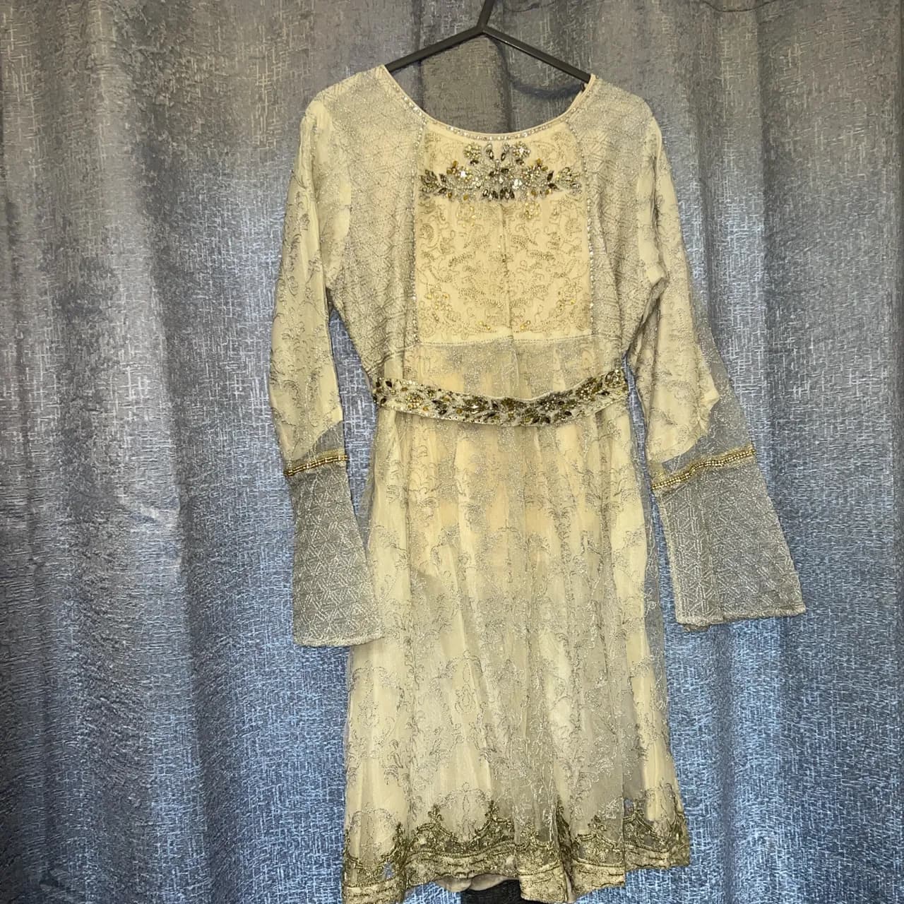 Cream size M/L frock with diamantés and belt. — image 1