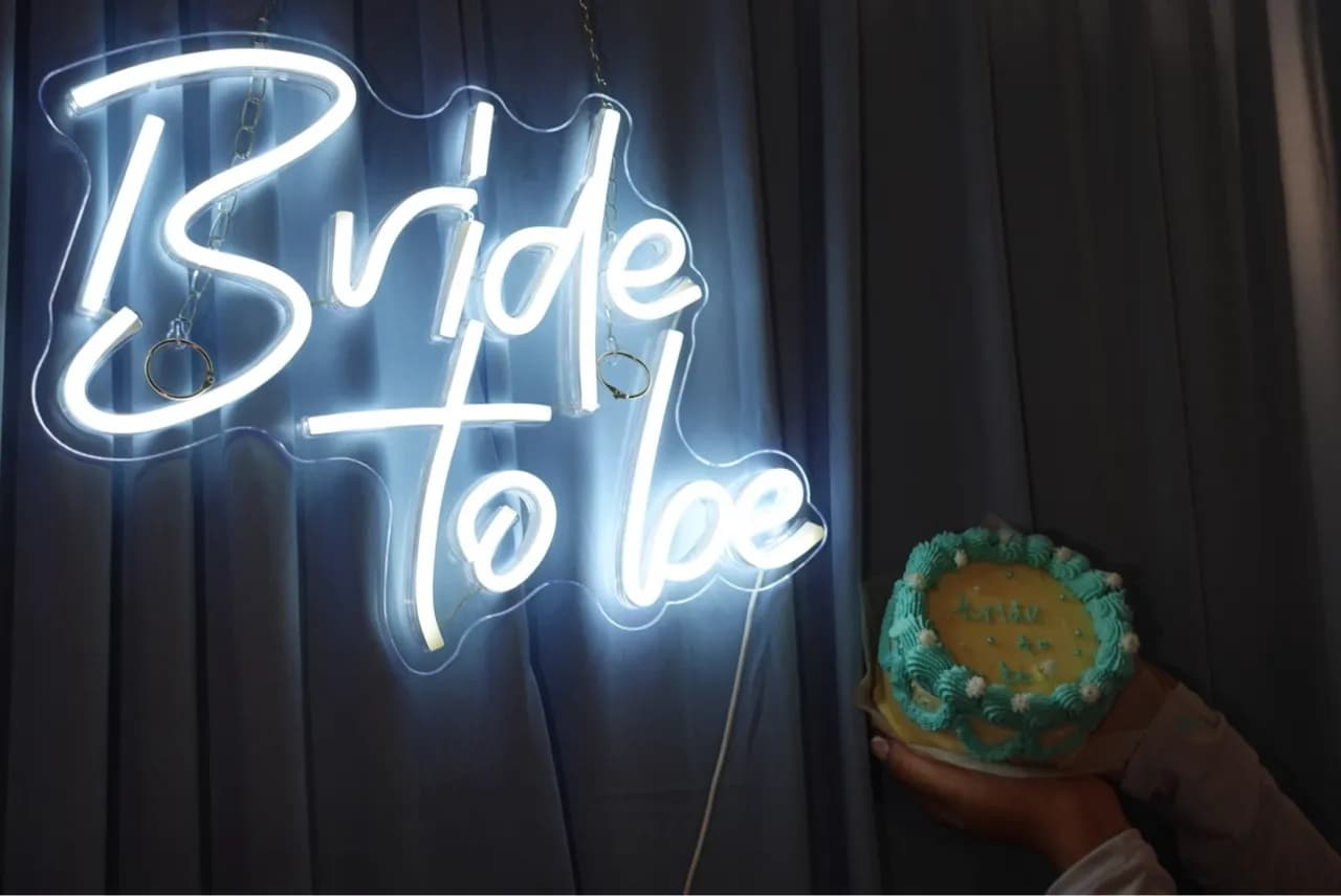 Bride to be sign bridal shower - preloved Asian wedding decor UK