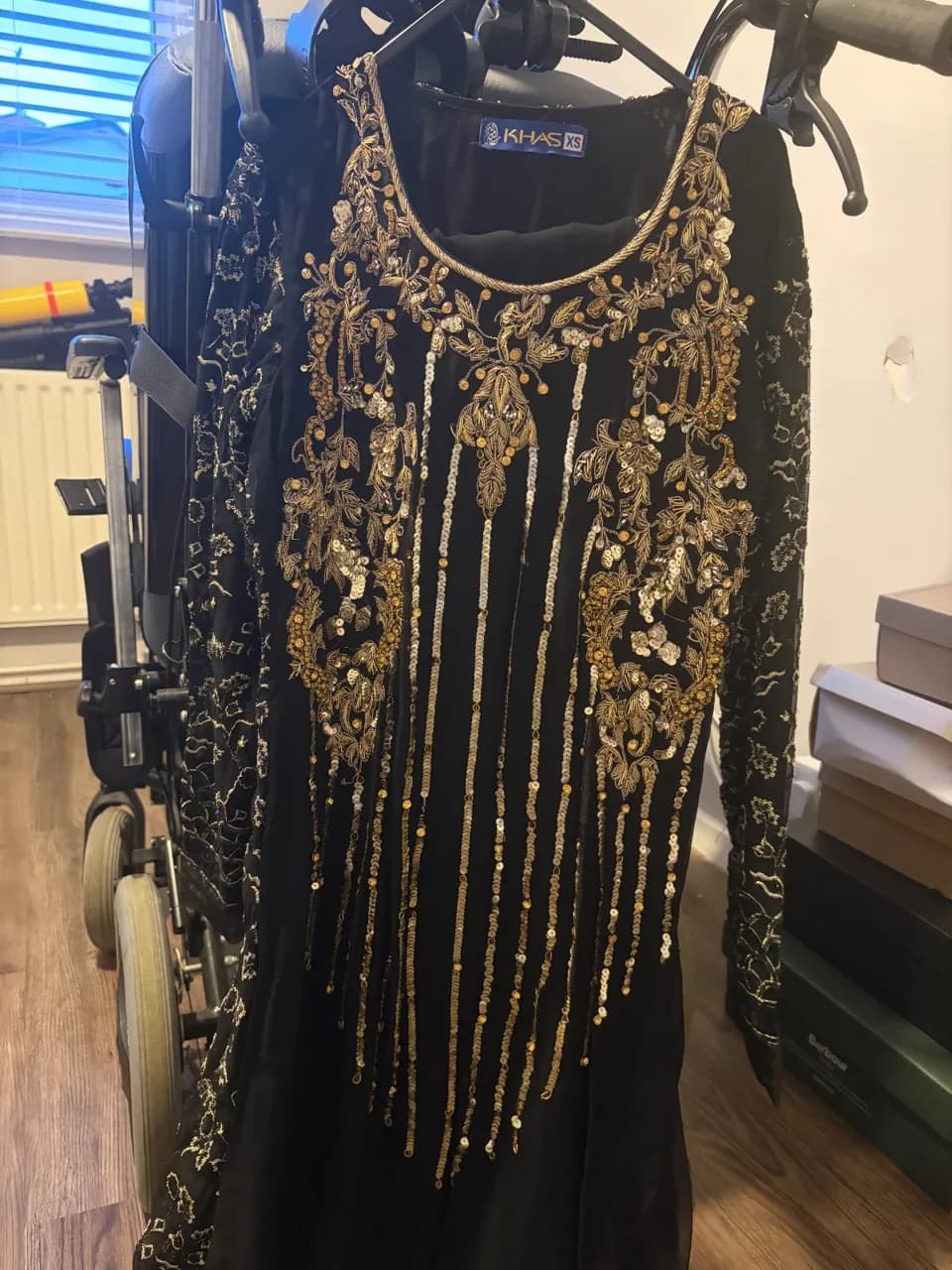 Black and gold party wear — image 1