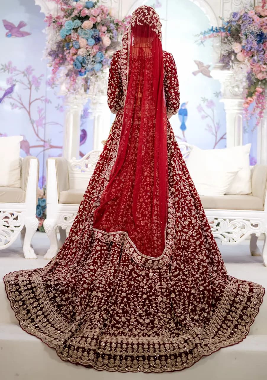 Bridal heavy embroidery deep red Modern — image 1
