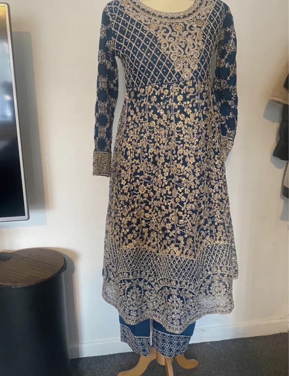 Salwar kameez — image 1