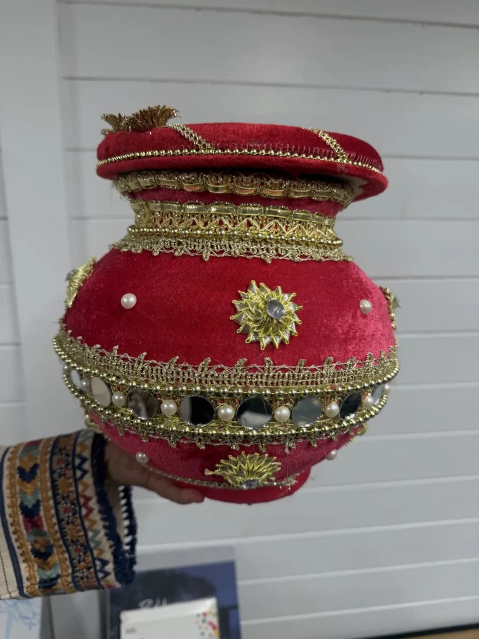 Qaroli - preloved Asian wedding decor UK